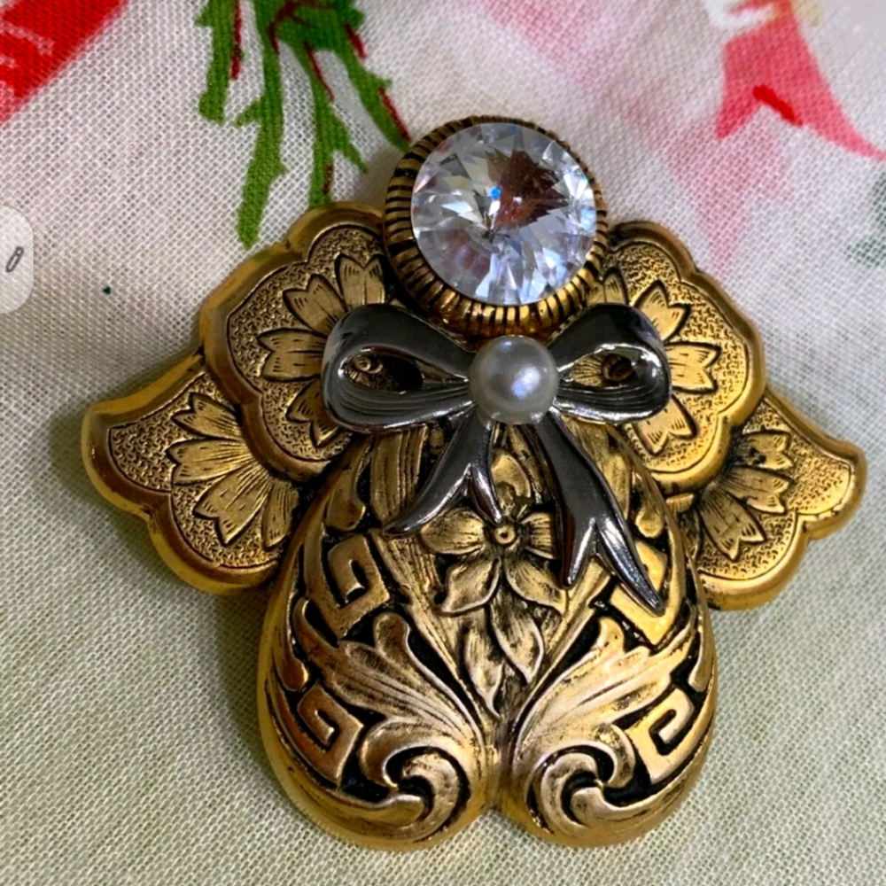 Brooch
